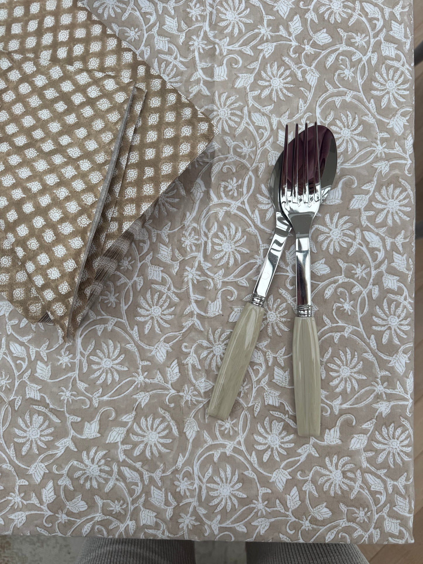 Dug bomuld, beige blomstret