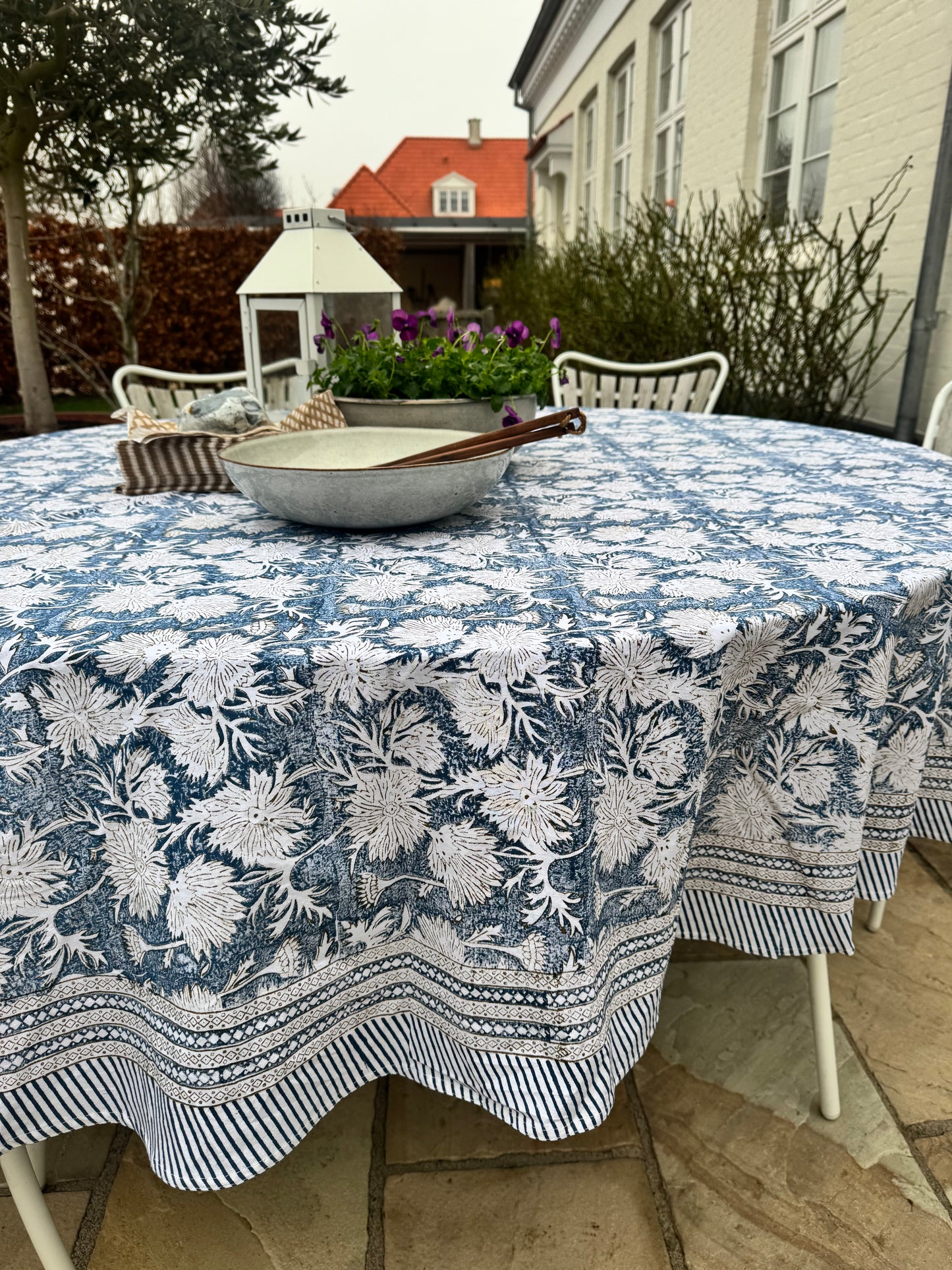 Dug navy blå/hvid/brun åkande mønster