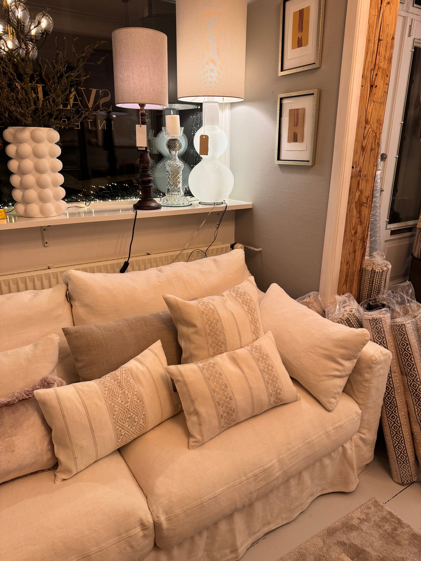 Håndsyet pude m/mønster