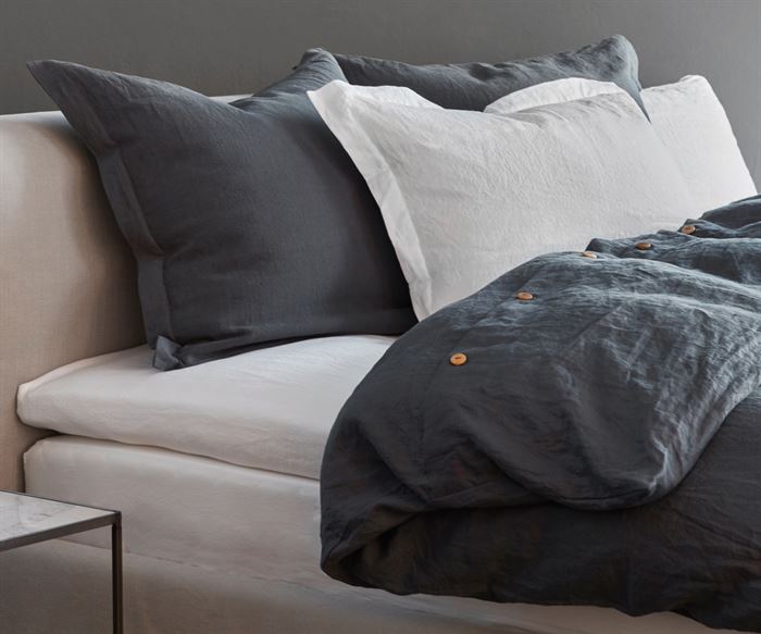 Faconsyet lagen i hvid - satinvævet