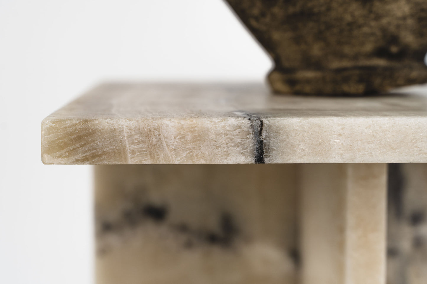 Piedistal Honning onyx fra Wabi Sabi Nordic Dansk