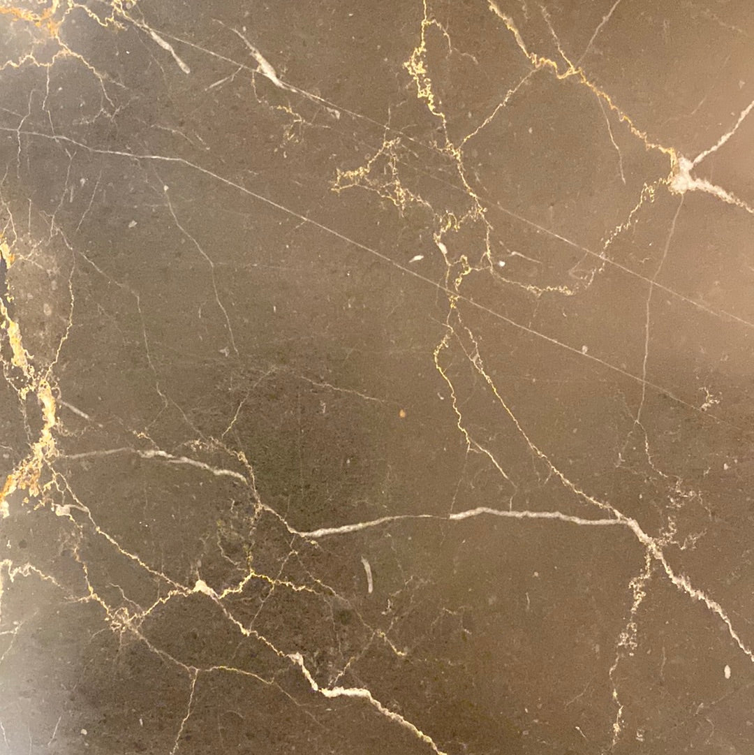 Marmor sofabord Gråsort m/guldstrejf fra Wabi Sabi Nordic