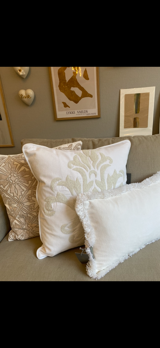 Pyntepude velour m/frynser hvid/OFFWHITE 30*50 T.Herman