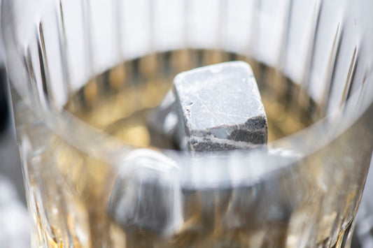 Sort marmor isterninger fra Stoned